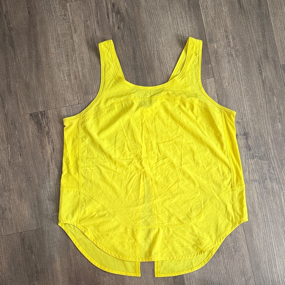 Lululemon lightweight top
